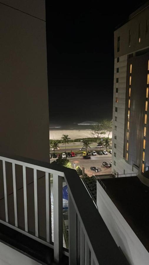 Encantador, Pe Na Areia. * Río de Janeiro